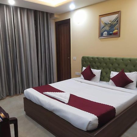 Limewood Stay - Near Golf Course Road Gurgaon Esterno foto