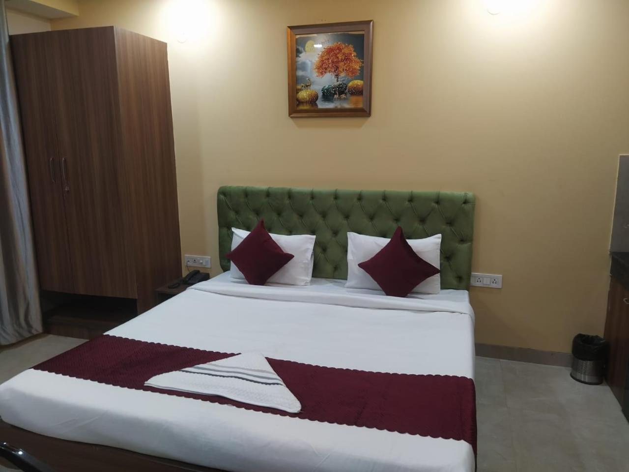 Limewood Stay - Near Golf Course Road Gurgaon Esterno foto