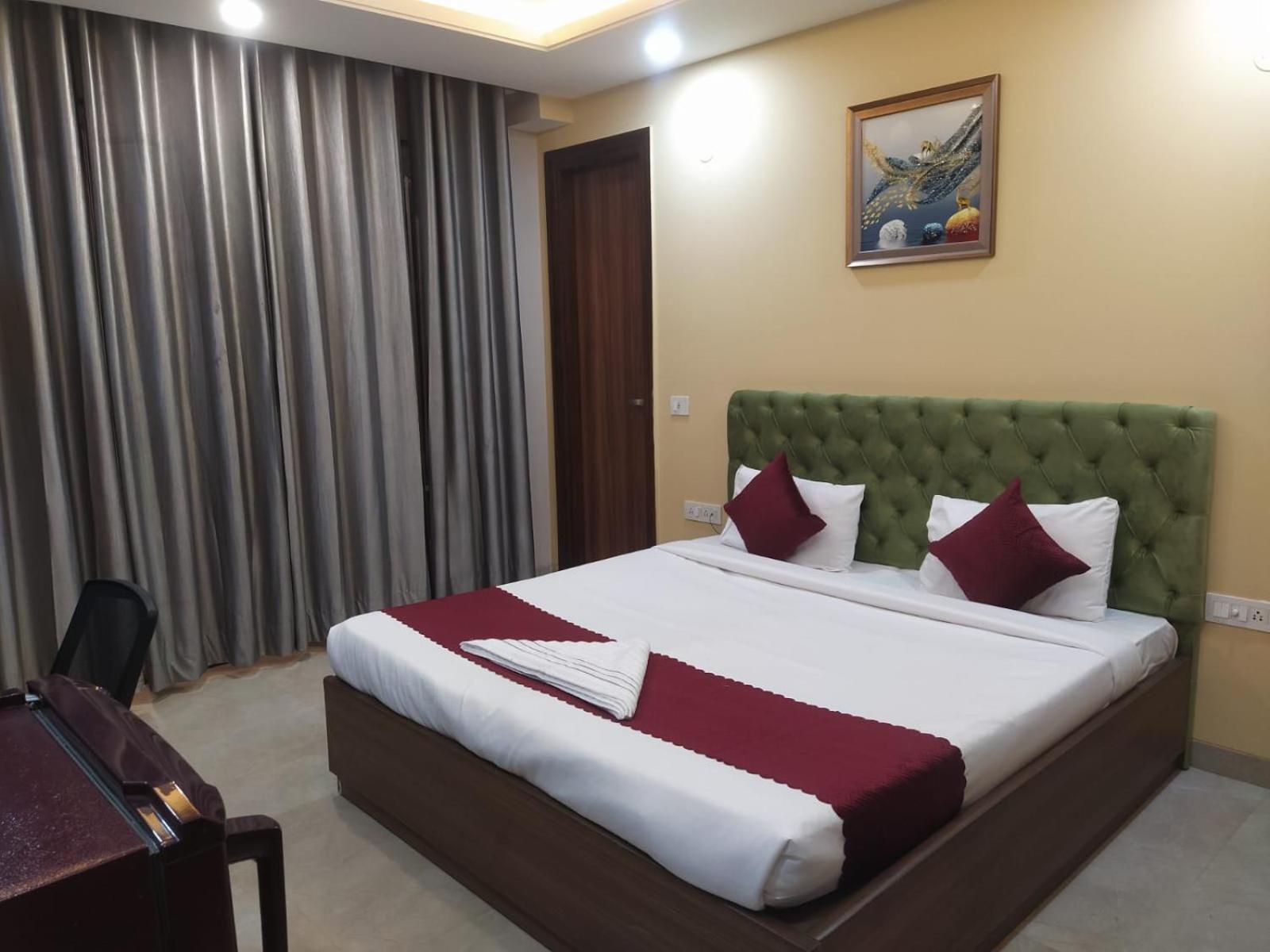 Limewood Stay - Near Golf Course Road Gurgaon Esterno foto