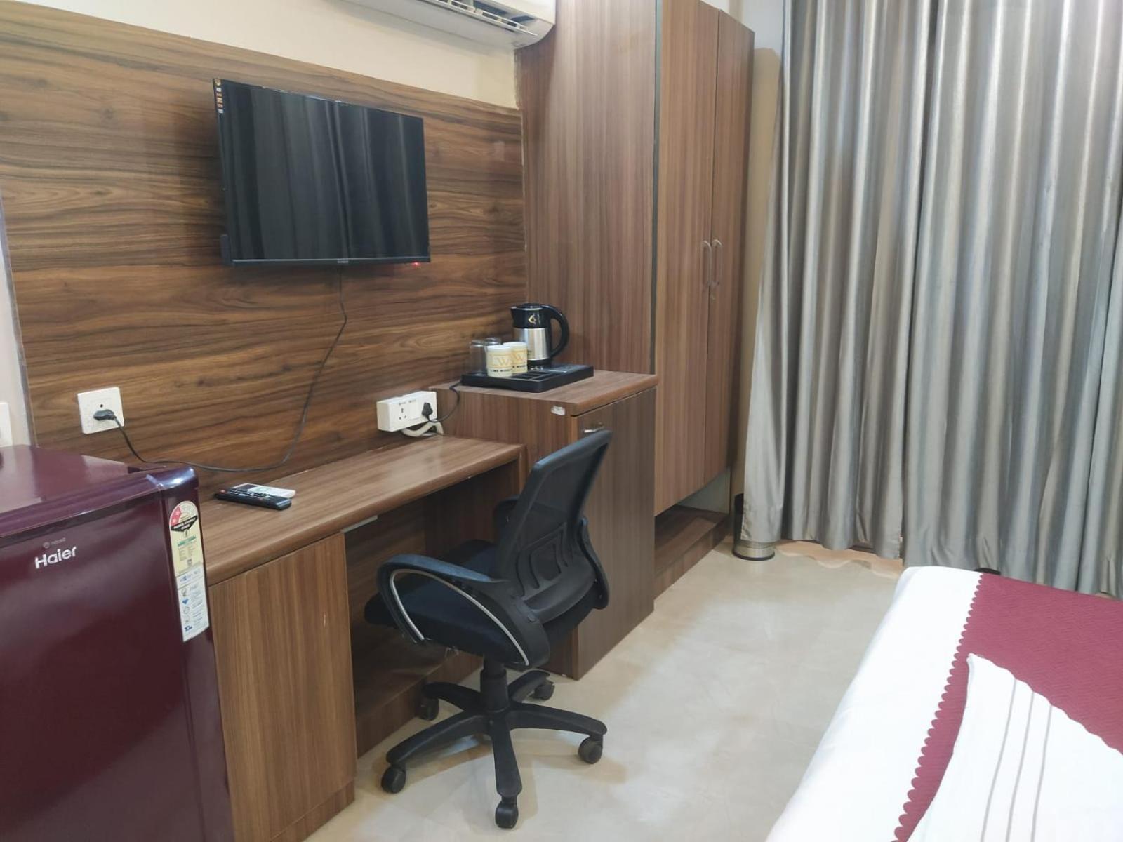 Limewood Stay - Near Golf Course Road Gurgaon Esterno foto